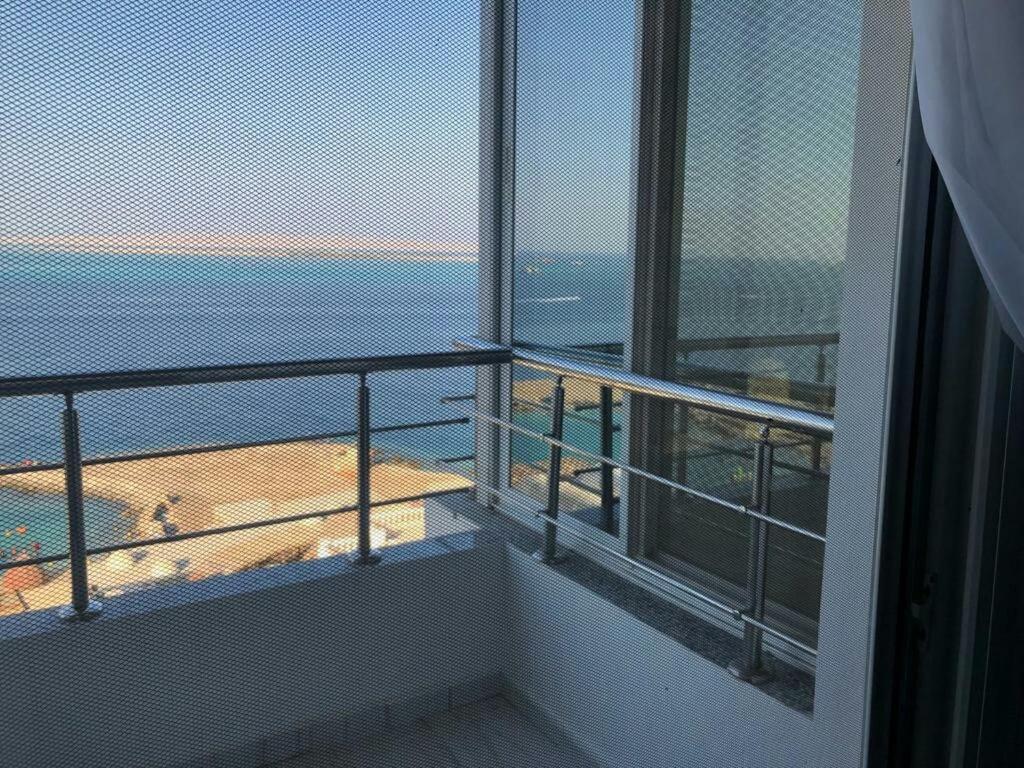 Amazing 2 Bedroom With Sea View In *
